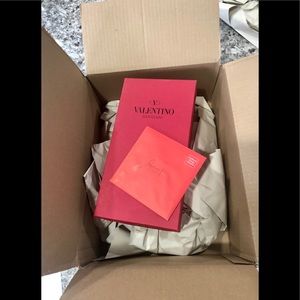 SOLD! ✨ Shipping these gorgeous Valentino shoes!👠